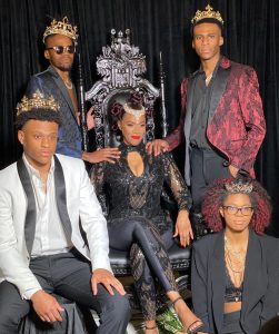 Tashera Simmons with Praise and her brothers