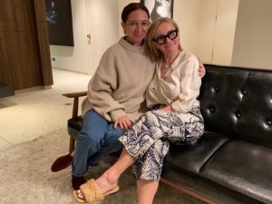 Maya Rudolph catching up with a friend
