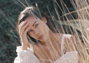 maya sandifort posing in white