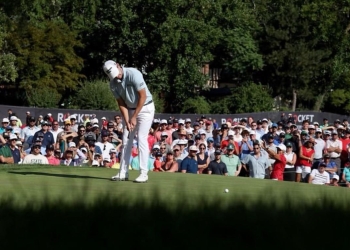 Patrick Cantlay playing golf