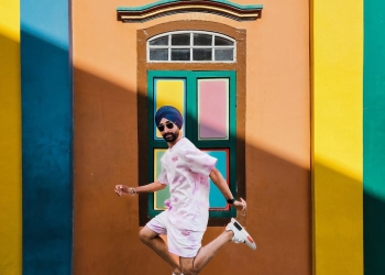Hardy Singh wearing a blue turban and white shoes