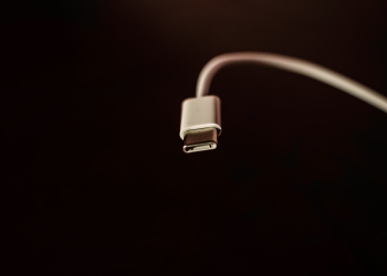 iPhones will be powered by type-C chargers! End of lightning ports?