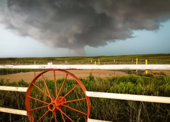 Tornado is creating havoc in the Arkansas, northeast Texas, and Oklahoma region
