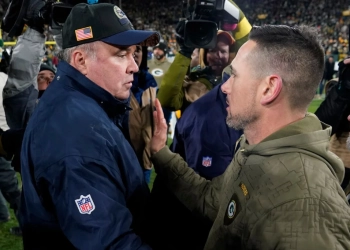 Cowboys coach Mike McCarthy in talks on the field