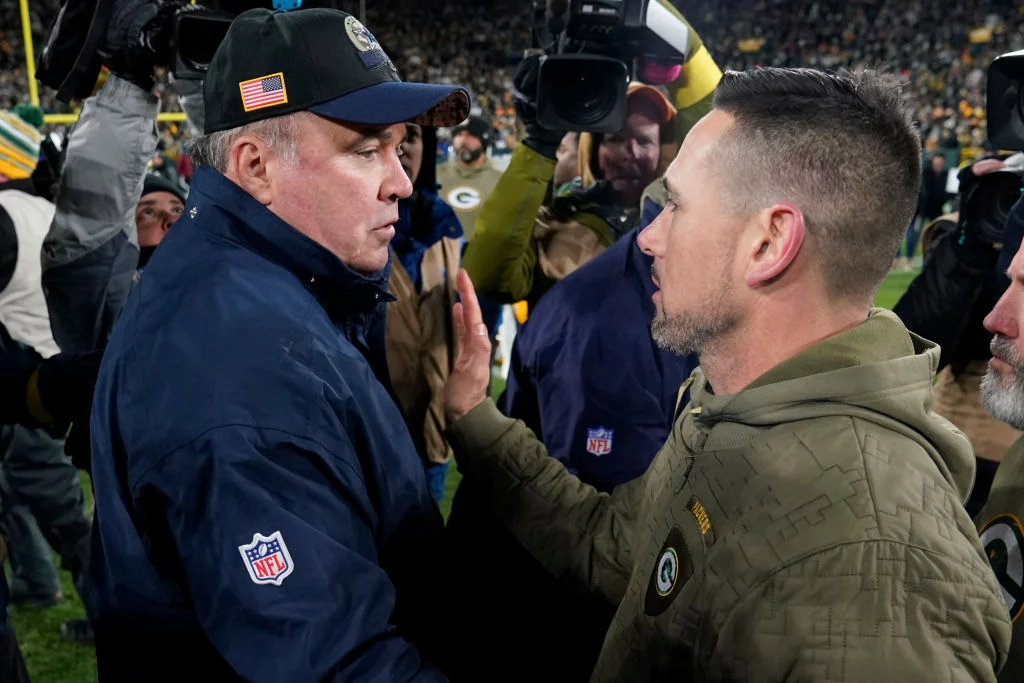 Cowboys coach Mike McCarthy in talks on the field