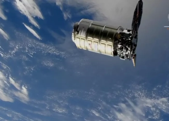 NASA sent Cygnus cargo to ISS with just one working solar panel