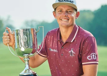 Cameron Smith holding trophy.